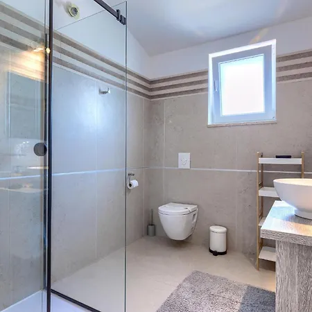 Augusta Tatil Evi Tomisici