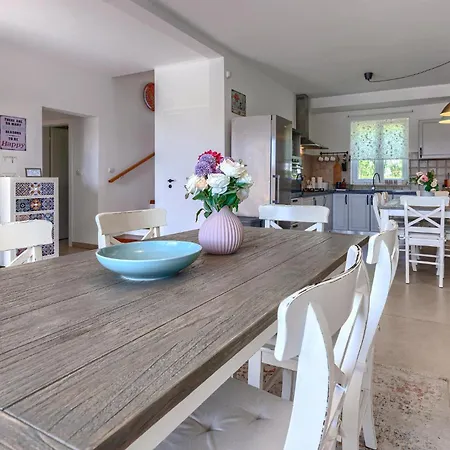 Augusta Holiday home Tomisici