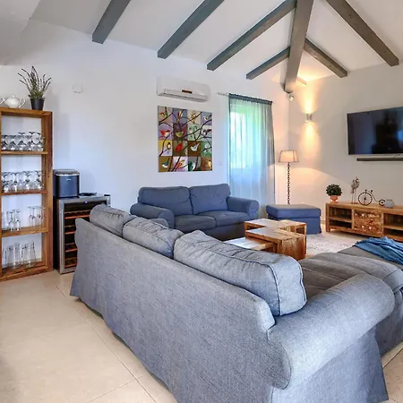 Augusta Tatil Evi Tomisici