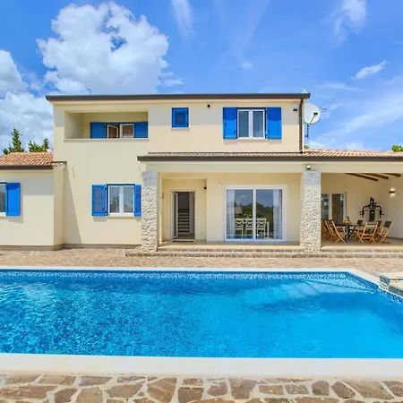 Augusta Holiday home Tomisici