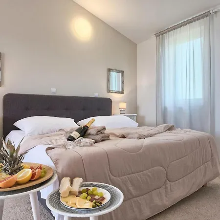 Augusta Holiday home Tomisici